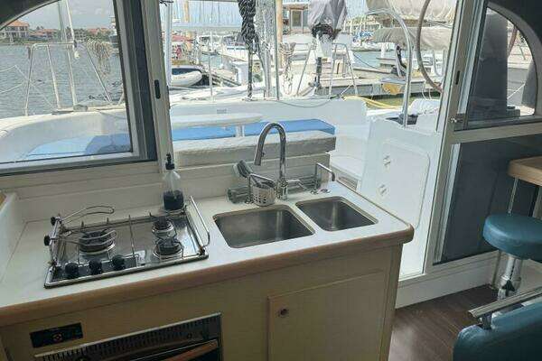 Lagoon 380 Yacht For Sale