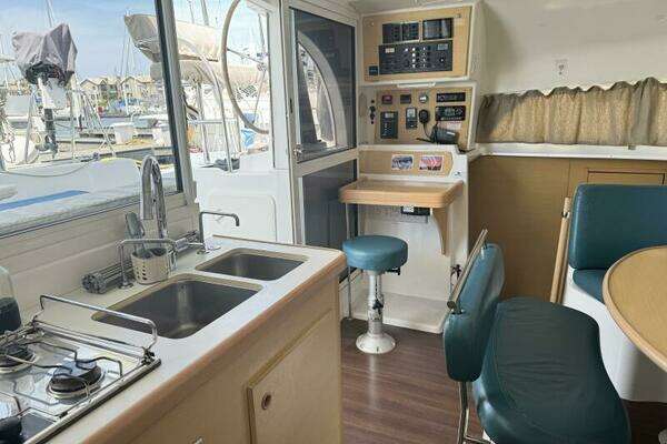 Lagoon 380 Yacht For Sale