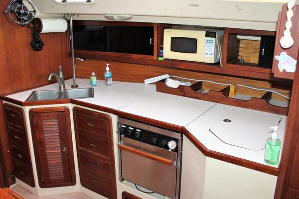 Cool Runnings 42ft Catalina Yacht For Sale