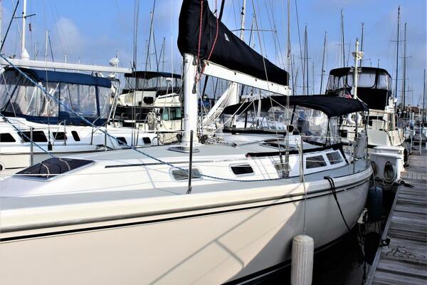 Cool Runnings 42ft Catalina Yacht For Sale