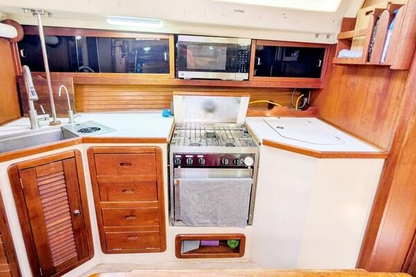 Cool Runnings 42ft Catalina Yacht For Sale