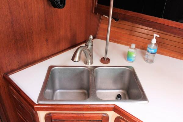 Cool Runnings 42ft Catalina Yacht For Sale