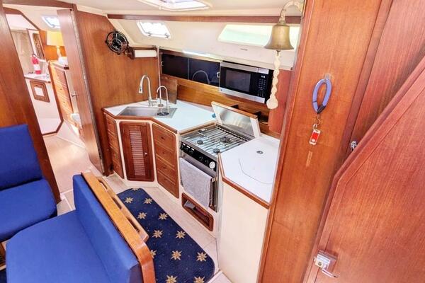 Cool Runnings 42ft Catalina Yacht For Sale