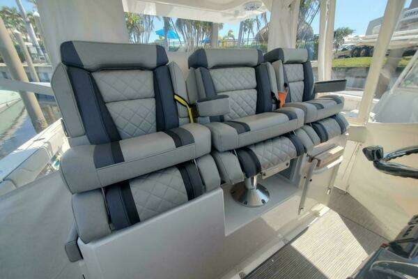 Pursuit S 378 Sport Yacht For Sale