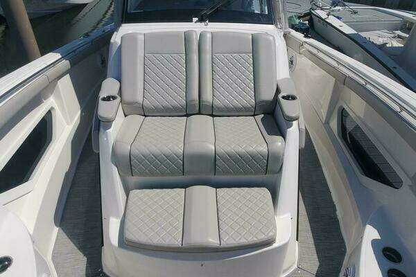 Pursuit S 378 Sport Yacht For Sale