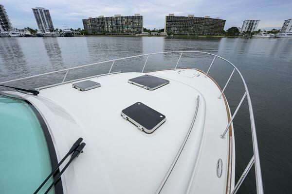 Hinckley 40X Renie Vie- Bow