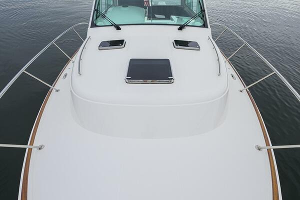 Hinckley 40X Renie Vie- Bow