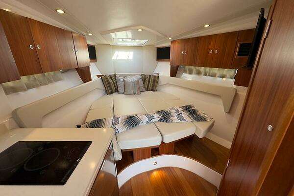 Pursuit SC 365i Sport Coupe Yacht For Sale