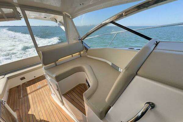 Pursuit SC 365i Sport Coupe Yacht For Sale