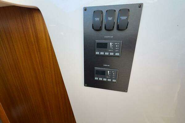 Pursuit SC 365i Sport Coupe Yacht For Sale