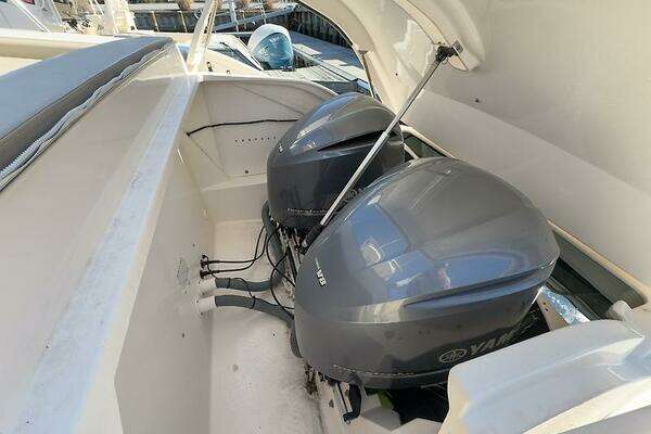 Pursuit SC 365i Sport Coupe Yacht For Sale