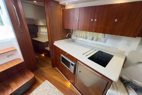 Pursuit SC 365i Sport Coupe Yacht For Sale