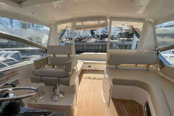 Pursuit SC 365i Sport Coupe Yacht For Sale