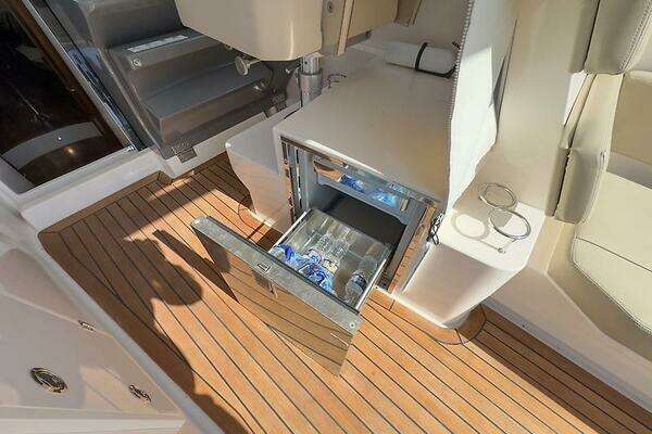 Pursuit SC 365i Sport Coupe Yacht For Sale