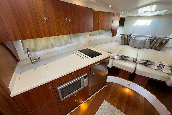 Pursuit SC 365i Sport Coupe Yacht For Sale