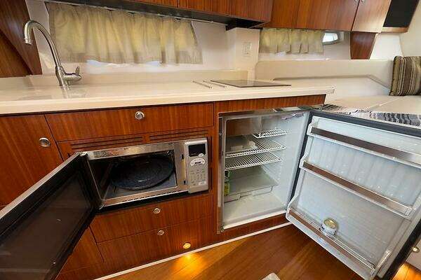 Pursuit SC 365i Sport Coupe Yacht For Sale