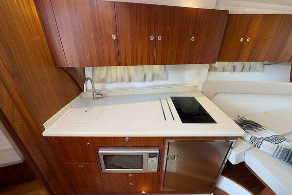 Pursuit SC 365i Sport Coupe Yacht For Sale