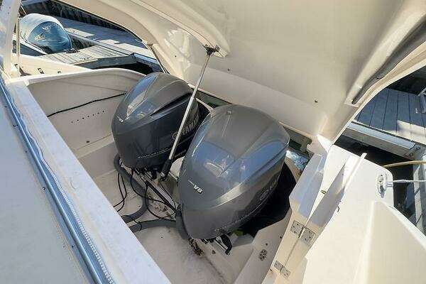 Pursuit SC 365i Sport Coupe Yacht For Sale