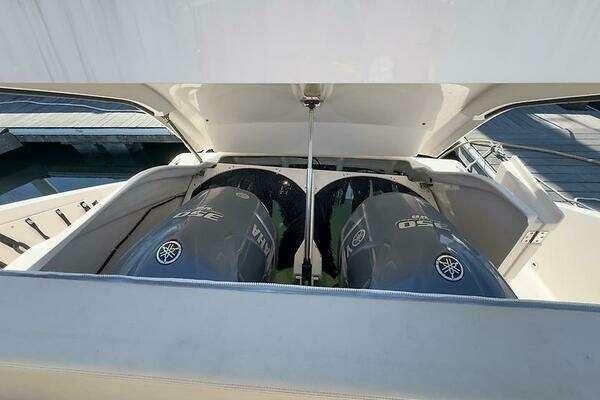Pursuit SC 365i Sport Coupe Yacht For Sale