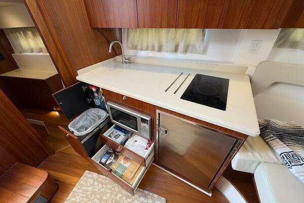 Pursuit SC 365i Sport Coupe Yacht For Sale