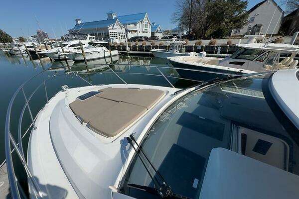 Pursuit SC 365i Sport Coupe Yacht For Sale