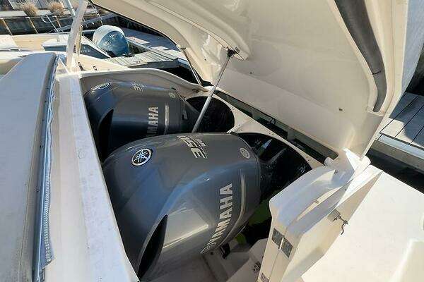 Pursuit SC 365i Sport Coupe Yacht For Sale