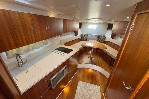 Pursuit SC 365i Sport Coupe Yacht For Sale