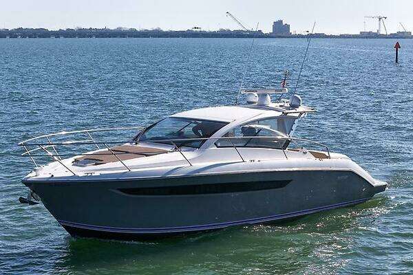 Pursuit SC 365i Sport Coupe Yacht For Sale