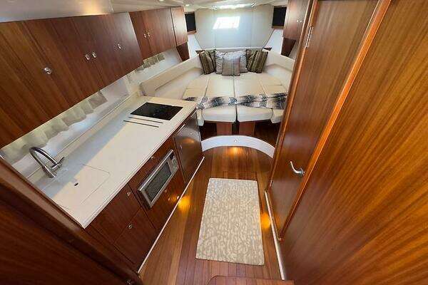 Pursuit SC 365i Sport Coupe Yacht For Sale