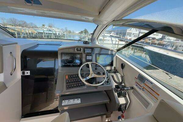 Pursuit SC 365i Sport Coupe Yacht For Sale