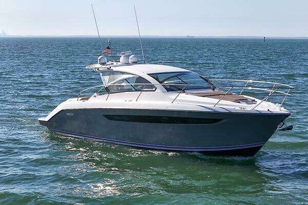 Pursuit SC 365i Sport Coupe Yacht For Sale