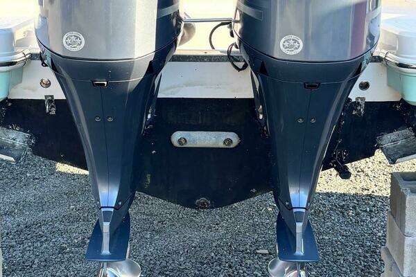 Photo of the 2020 Robalo R272 Center Console