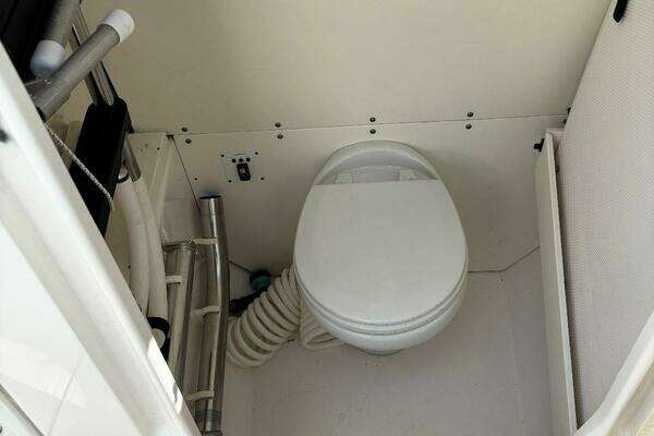 Photo of the 2020 Robalo R272 Center Console