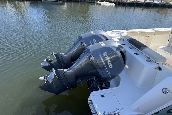 27ft Robalo Yacht For Sale
