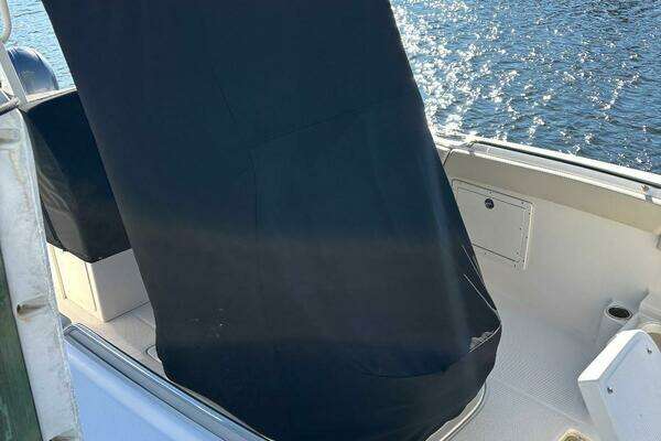 Photo of the 2020 Robalo R272 Center Console