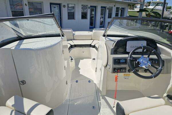 Photo of the 2022 Stingray 231