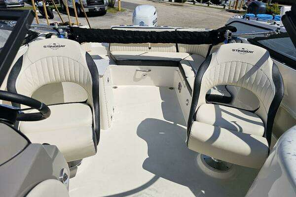 Photo of the 2022 Stingray 231