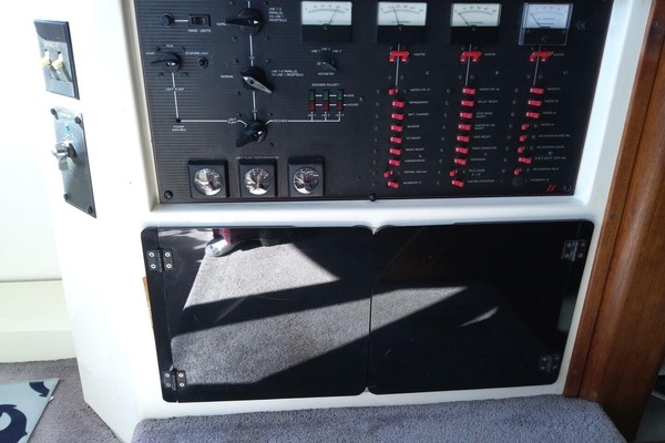 45ft Bayliner Yacht For Sale