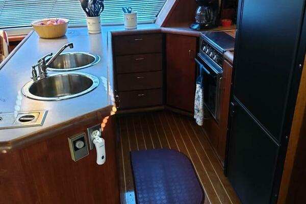 45ft Bayliner Yacht For Sale