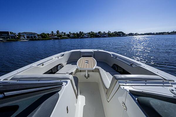 27ft Boston Whaler Yacht For Sale