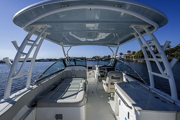 27ft Boston Whaler Yacht For Sale