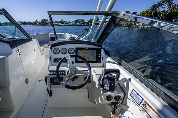 27ft Boston Whaler Yacht For Sale