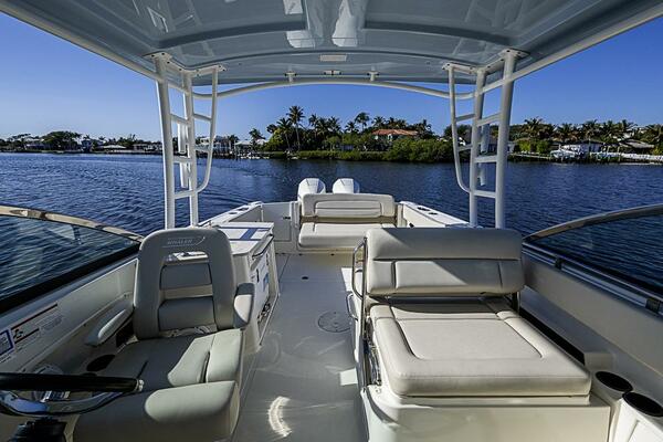 27ft Boston Whaler Yacht For Sale