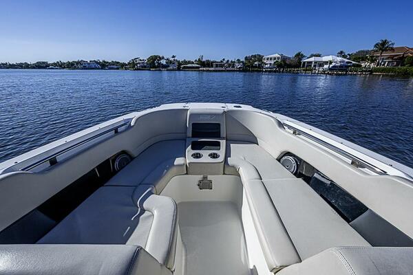 27ft Boston Whaler Yacht For Sale