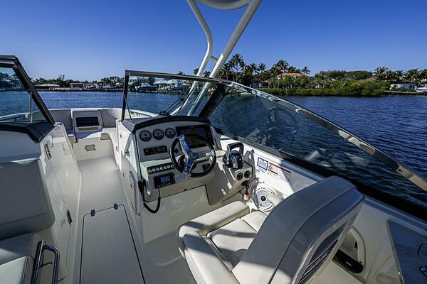 27ft Boston Whaler Yacht For Sale