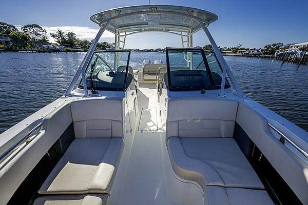 27ft Boston Whaler Yacht For Sale