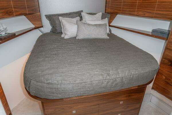 Viking 90C Yacht For Sale