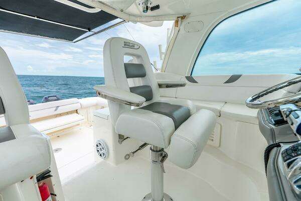Boston Whaler 345 Conquest Yacht For Sale