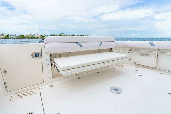 Boston Whaler 345 Conquest Yacht For Sale