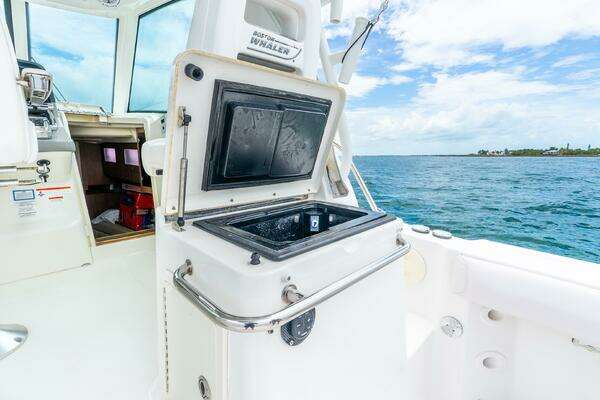 Boston Whaler 345 Conquest Yacht For Sale